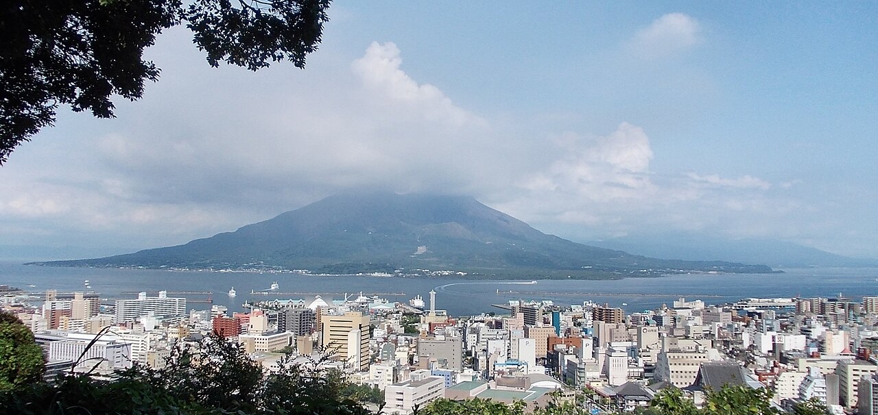 城山展望台から望む鹿児島市街と桜島
